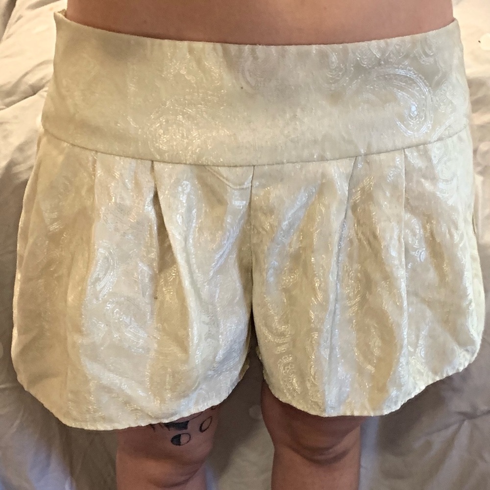 Urban renewal golden embroidered short